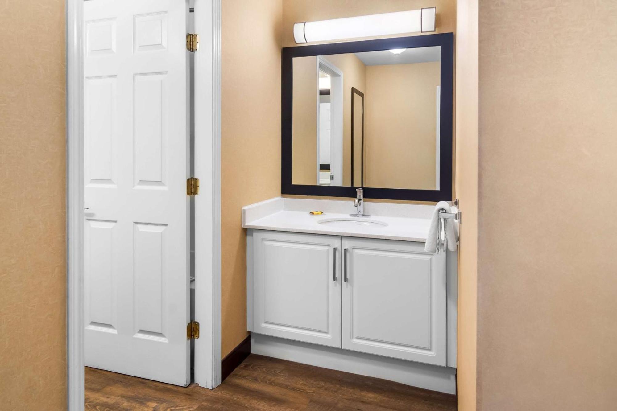 Best Western Plus Osoyoos Hotel & Suites Экстерьер фото